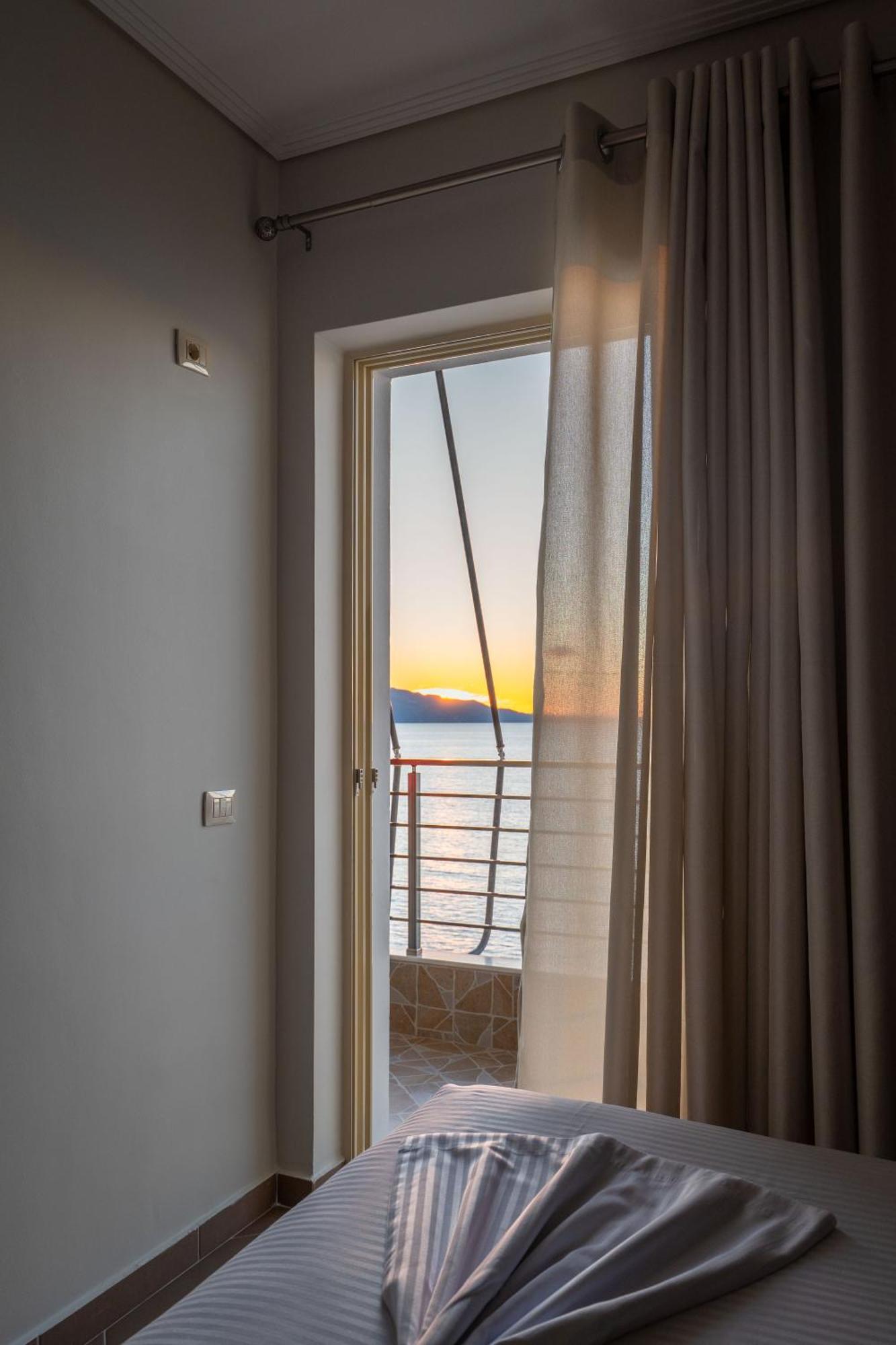 Cavo Paradise Sarandë Eksteriør billede